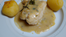 Chapon poché au lait