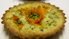 Moelleux aux pistaches et à la "fleur" de carotte