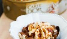 Compotée de mirabelles aux épices & crème glacée Carte d'Or® façon glacier saveur crème brûlée