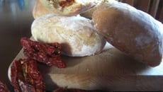 Petits pains aux tomates séchées et speck