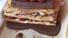 Mille feuille au chocolat et aux cerises
