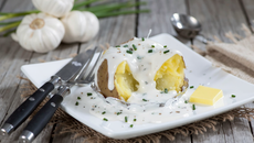 Pommes de terre au four à la crème de ciboulette