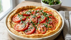 Tarte à la tomate, moutarde et herbes fraîches