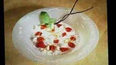 La soupe de riz de Camargue au lait de coco, amandes fraîches et fraises de saison