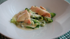 Tagliatelles de courgette au saumon et sabayon de Roquefort