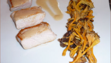 Côtes de Porc et Poêlée de Chanterelles, Demi Glace aux Pommes Vertes