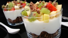 Fromage blanc aux céréales et fruits frais