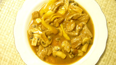 Bœuf sauté aux mangues et aux poivrons