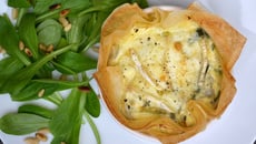Tartelettes en feuilles de brick aux poireaux et au brie