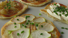 Galettes de pommes au fromage blanc et à la ciboulette