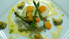 Cabillaud demi-sel, aïoli et huile de basilic