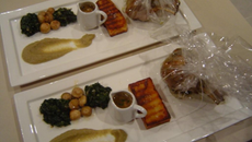 Paquet cadeau de demi-selle d'agneau au zaatar, purée d'aubergines, pomme de terre grillée, champignons et épinards frais