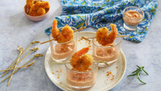 Crevettes croustillantes et sauce cocktail légère aux tomates séchées