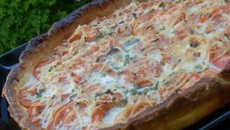 Tarte fine aux maquereaux marinés au vin blanc et sauce soja