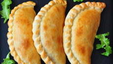 Mini-calzone farcis à la mozzarella, jambon et ricotta