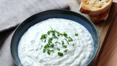 Faisselle crème fraîche et aromates