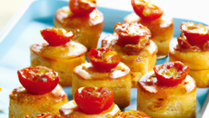 Petits pains tomates confites/comté/pignons de pins