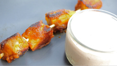 Brochettes de fruits panées et petits pots de chantilly au marron par Marion