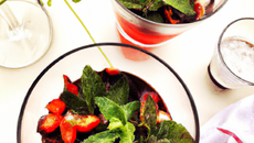 Fraises au vin et à la menthe