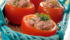 Tomates en panier farcies au thon