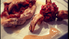 Filets de poulet farcis aux petits légumes en sauce