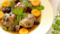 Mijoté de lapin aux herbes et jus de raisin