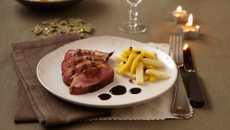 Magret de canard sauce poivre de sichuan et balsamique, céleri et pomme glacée