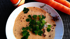 Cappuccino de carottes, pommes de terre et coriandre fraîche