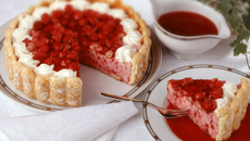 Charlotte aux fraises et à la mousse de fraises