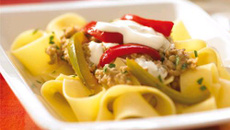 Pâtes à la purée d'aubergines et aux poivrons