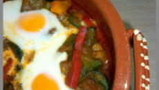Tajine aux merguez, aubergines et œufs