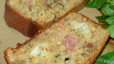 Cake au chèvre, confit de figues et jambon de pays