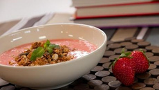 Granola au lassi de fraises rondes de France