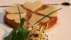 Tarte tatin d'échalote et Ossau Iraty