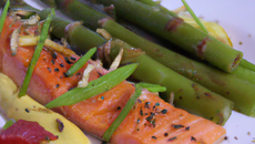 Saumon mariné aux épices douces et pointes d'asperges