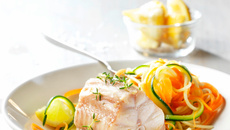 Roussette et tagliatelles de légumes sur crème citronnée