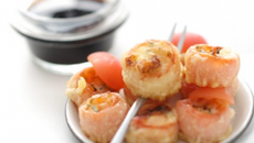 Cromesquis de tomate cocktail et Fourme d'Ambert caramel d'eau de cuisson légèrement vinaigré