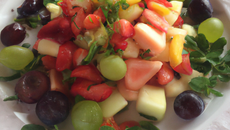 Salade de cresson et de fruits au vinaigre balsamique