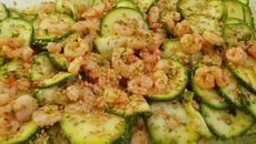 Courgettes et crevettes marinées au curry