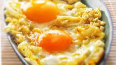 Tajine aux œufs et aux échalotes nouvelles