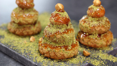 Mini-sapins, choux caramel et pistache