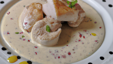Filet de blanc de volaille au petit fumé et à la créme de roblechon