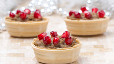 Tartelettes au foie gras, foies de volaille et grenade
