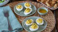 Oeufs mimosa à la ciboulette et piment d'Espelette