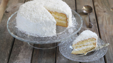 Layer cake moelleux à la noix de coco