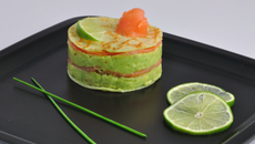 Millefeuille au saumon fumé et guacamole