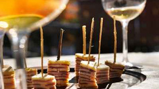 Millefeuilles de tomme, jambon cru et pommes de Savoie,  au bâton de réglisse