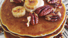 Pancake banane et noix de pécan