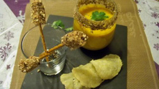 Verrine de crème de potiron, mini-brochettes de foie gras et craquelin de parmesan