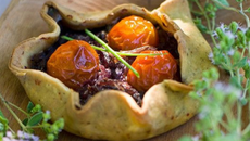 Tarte tomates et herbes du jardin